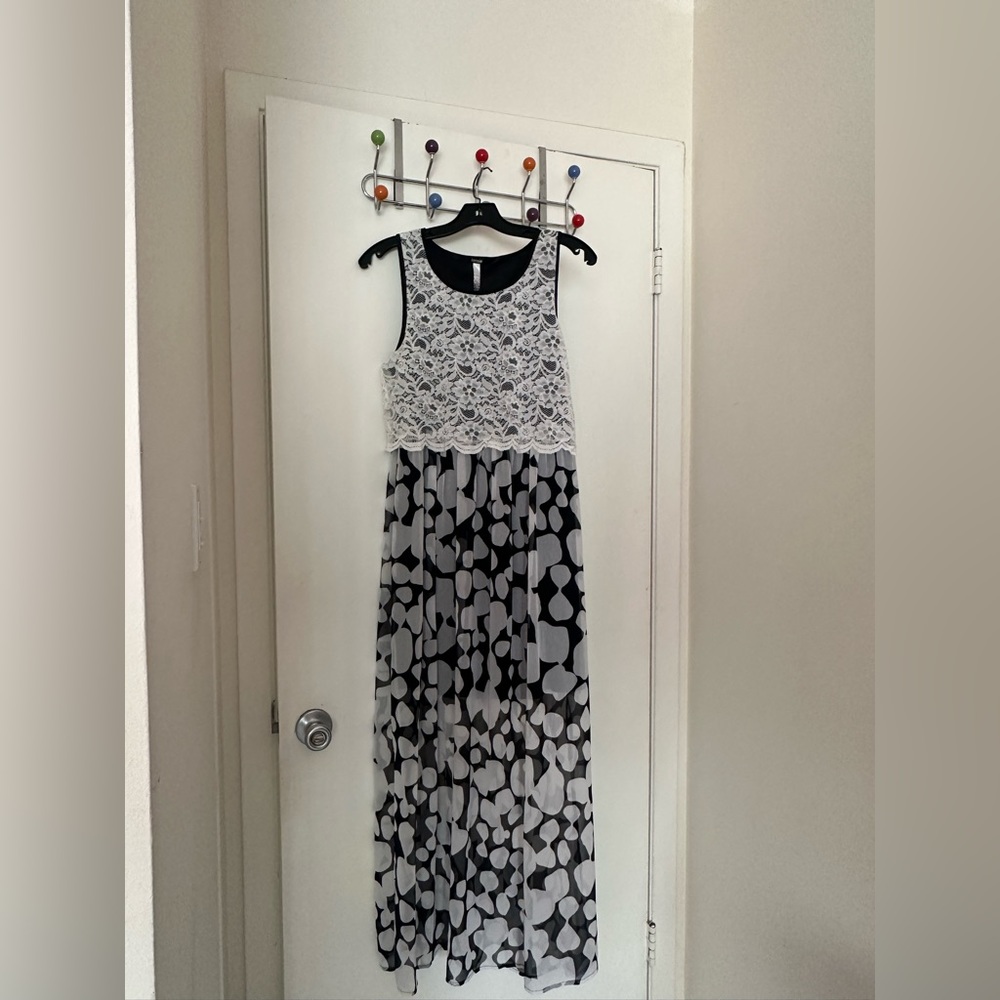 NWT- Kensie Lace Maxi Dress- size small